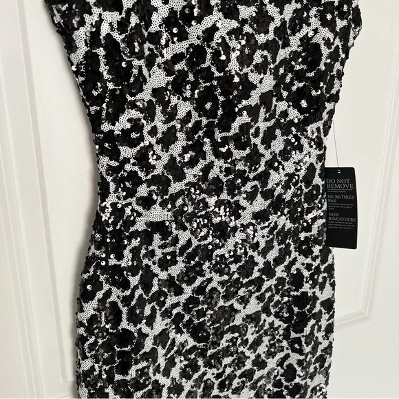 Elegant Black and White Floral Dress - Picture 3 of 8